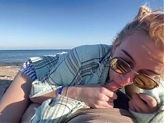 Im cheating on my wife. Dangerous blowjob on the beach from a young mistress